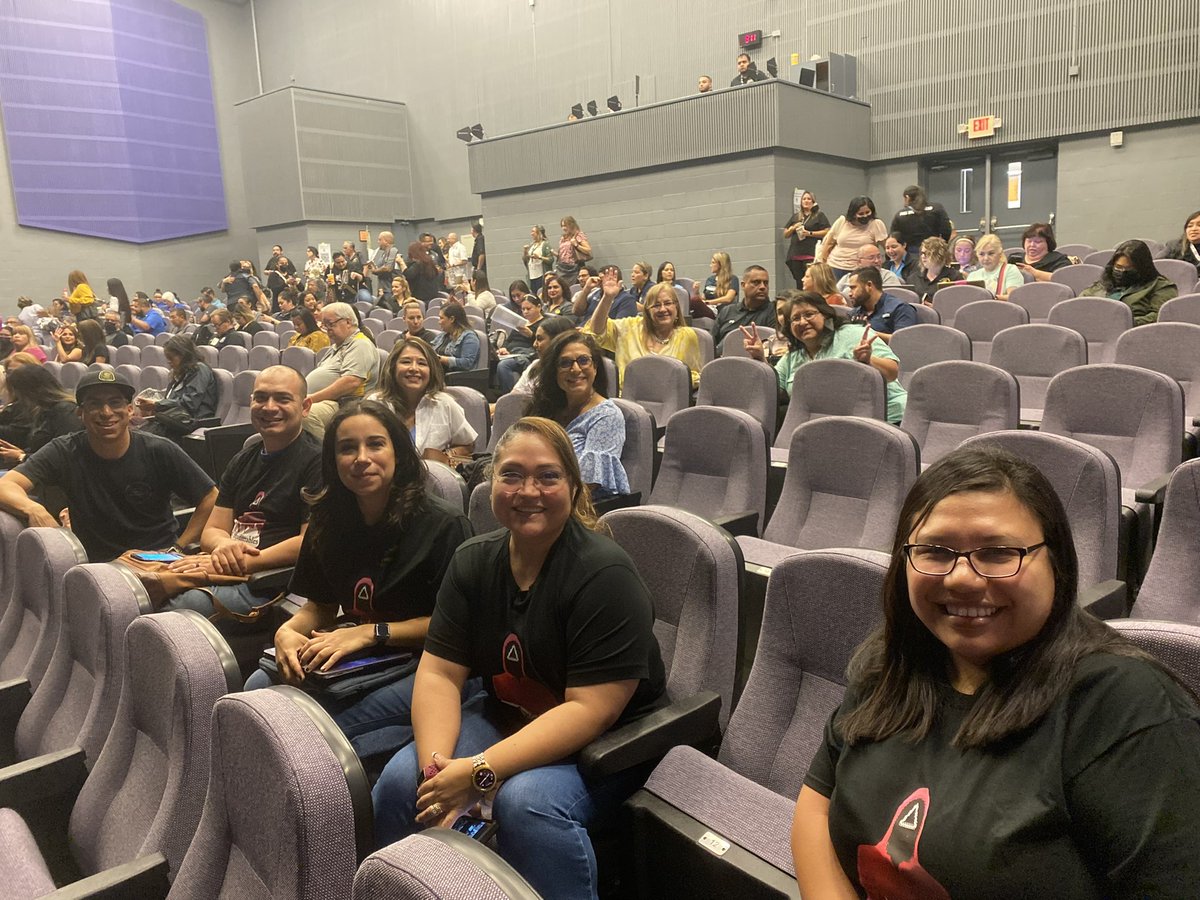 GarzaUnicorns's tweet photo. Garza Elementary is ready to learn and have fun! #TECHnovate22 https://t.co/p2bywYv9Ce