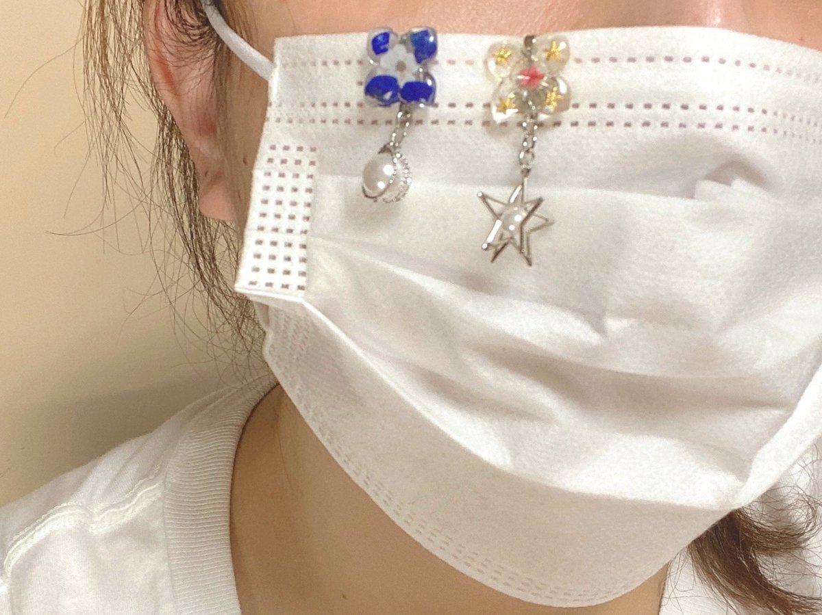 CharisGallery's tweet photo. マスクチャームのご紹介😊
マスク生活も長くなり、気分が暗くなる事もあるけど、可愛いチャームを着けることにより少しでもオシャレにファッションとして楽しめたらいいなと思��作りました😊
ご要望の方は是非DMにてお待ちしてます！ https://t.co/B5UeoBM6zS