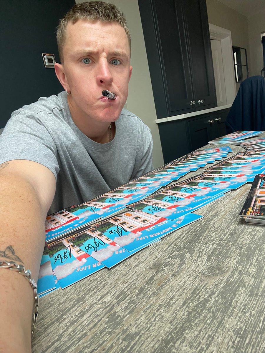 you've got even more time to pre-order our album now so no excuses x
easylife.lnk.to/MAYBEINANOTHER…