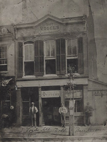 WKUSPCOL's tweet photo. Happy #NationalOysterDay! Located at 418 Main St. in Bowling Green, Ky., Vogel's Restaurant was known for its fresh oysters. An inexpensive staple of many 19th-century diets, oysters evolved to more of a delicacy due to overharvesting. #WKUSPCOL https://t.co/alVblWQEjs