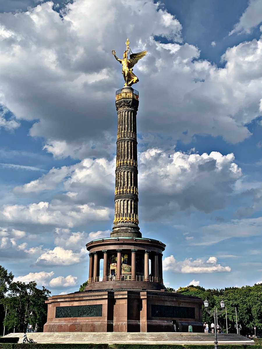 University of Leeds Laidlaw Programme (@uol_laidlaw) on Twitter photo 2022 Laidlaw scholar Ariq recently visited Berlin as part of his research project, to explore the effects of gentrification on different communities. The visit enabled Ariq to compare Berlin to London and study the displacement of established communities. 2022 Laidlaw scholar Ariq recently visited Berlin as part of his research project, to explore the effects of gentrification on different communities. The visit enabled Ariq to compare Berlin to London and study the displacement of established communities.