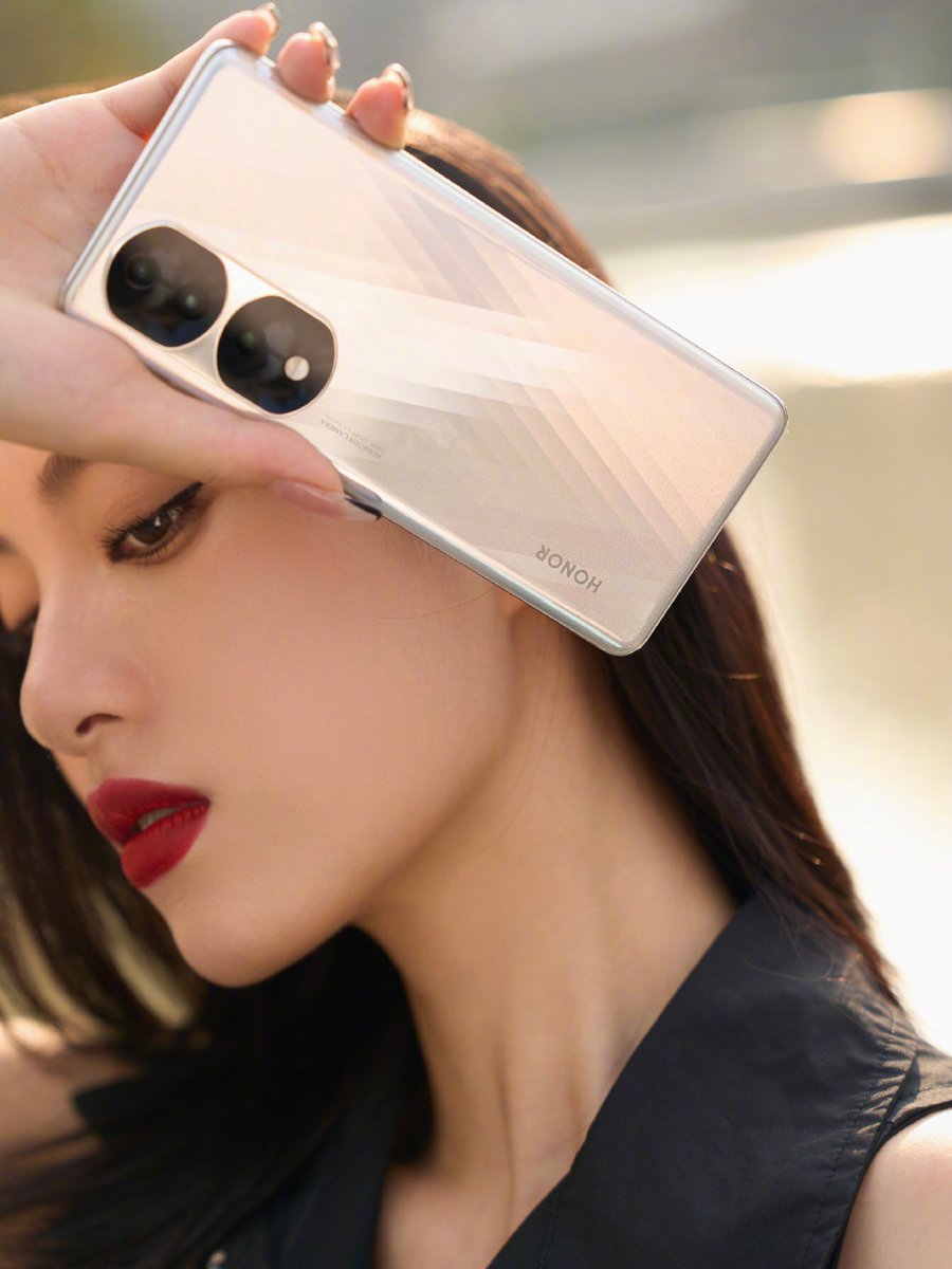 IshanWankhade's tweet photo. #Honor70Pro Streamer Crystal looks cute 😍
#Honor always designed Beutiful products 🤩 https://t.co/QbdQN2ewE9