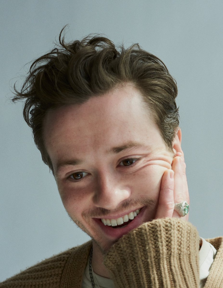 hellfireIover's tweet photo. i hope joseph quinn has a nice lovely unbothered day today because it’s what he deserves <3 https://t.co/yVoT7AIsjo
