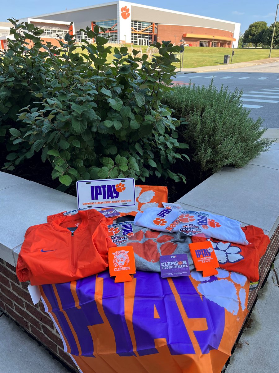 Hey, Tigers! Who needs to gear up for the fall? 
 
Enter to win this IPTAY Prize Pack:
1⃣ Follow <a href="/IPTAY/">IPTAY</a> 
2⃣ Retweet and like this post
3⃣ Tag three friends in the replies
 
We'll pick a winner on Monday, August 8. 
 
Happy Solid Orange Friday! 🐅