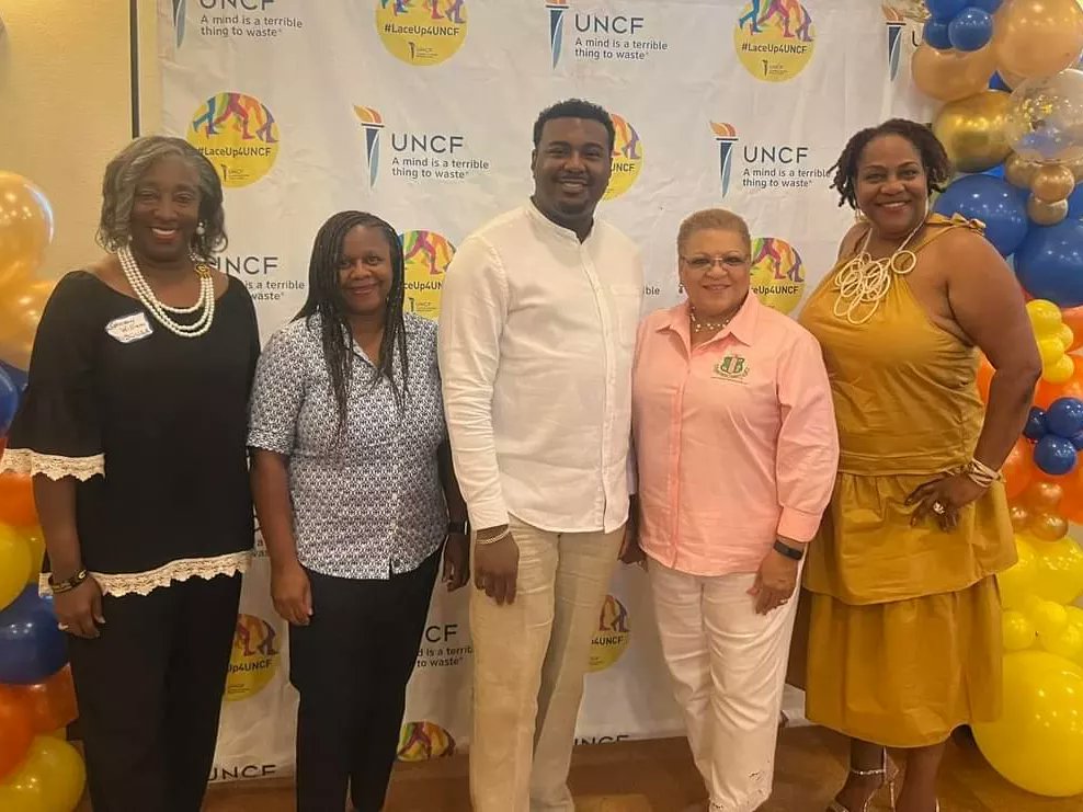 AKOmega1928's tweet photo. Our chapter president, Cherise Story, represented our membership at Houston Mayor Sylvester Turner's kickoff reception for the 2022 Houston UNCF Walk. ๐
#AKA1908 #WeAreSouthCentral #AKOmega1928 #ServiceandSisterhood
#HoustonUNCF #UNCF #SOAR https://t.co/wH0ZWFgPGy