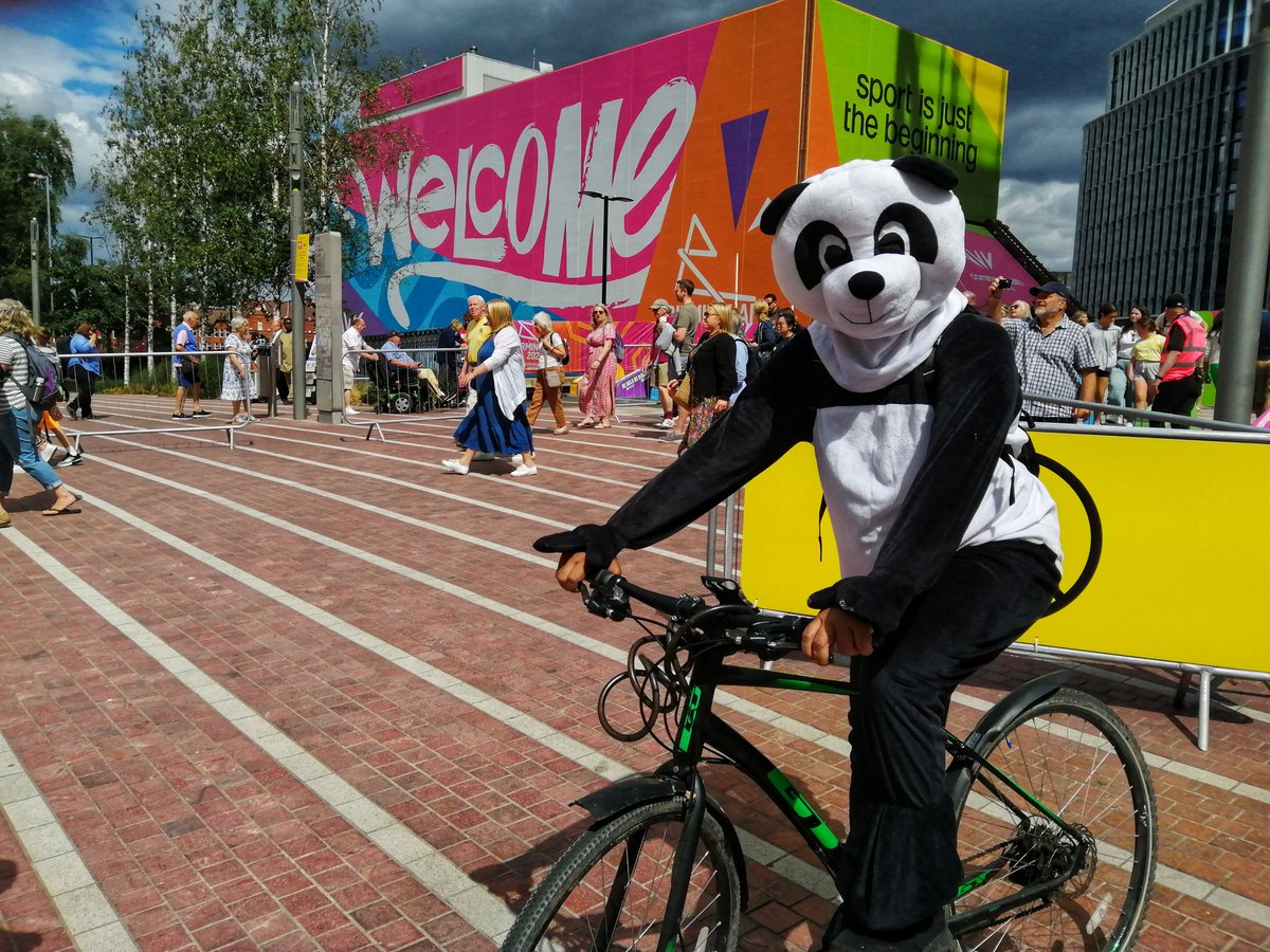 EarleyPanda's tweet photo. Its bear-y festive atmosphere here at #B2022 Commonwealth Games @BhamUpdates #BeBoldBeBham @birmingham_live https://t.co/cXFhuU3Lam