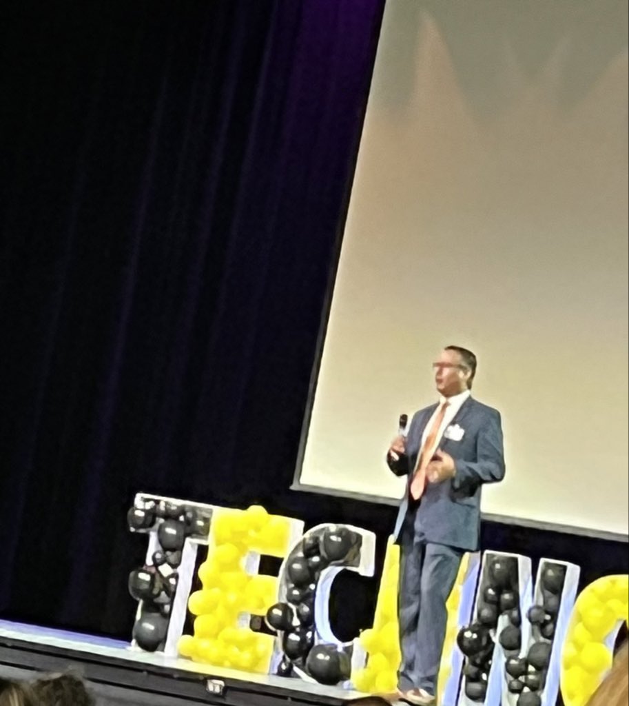 TrevinoCasas's tweet image. “Starve Your Ego..Feed Your Soul” @DrGonzalez8 @McAllenISD @annvega #TECHnovate22