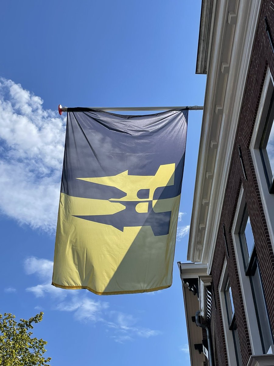 De vlag hangt; let the games begin!       Daar gaan we dan, de 85ste #SneekWeek gaat vanavond los. <a href="/Sneekweek/">Sneekweek</a>