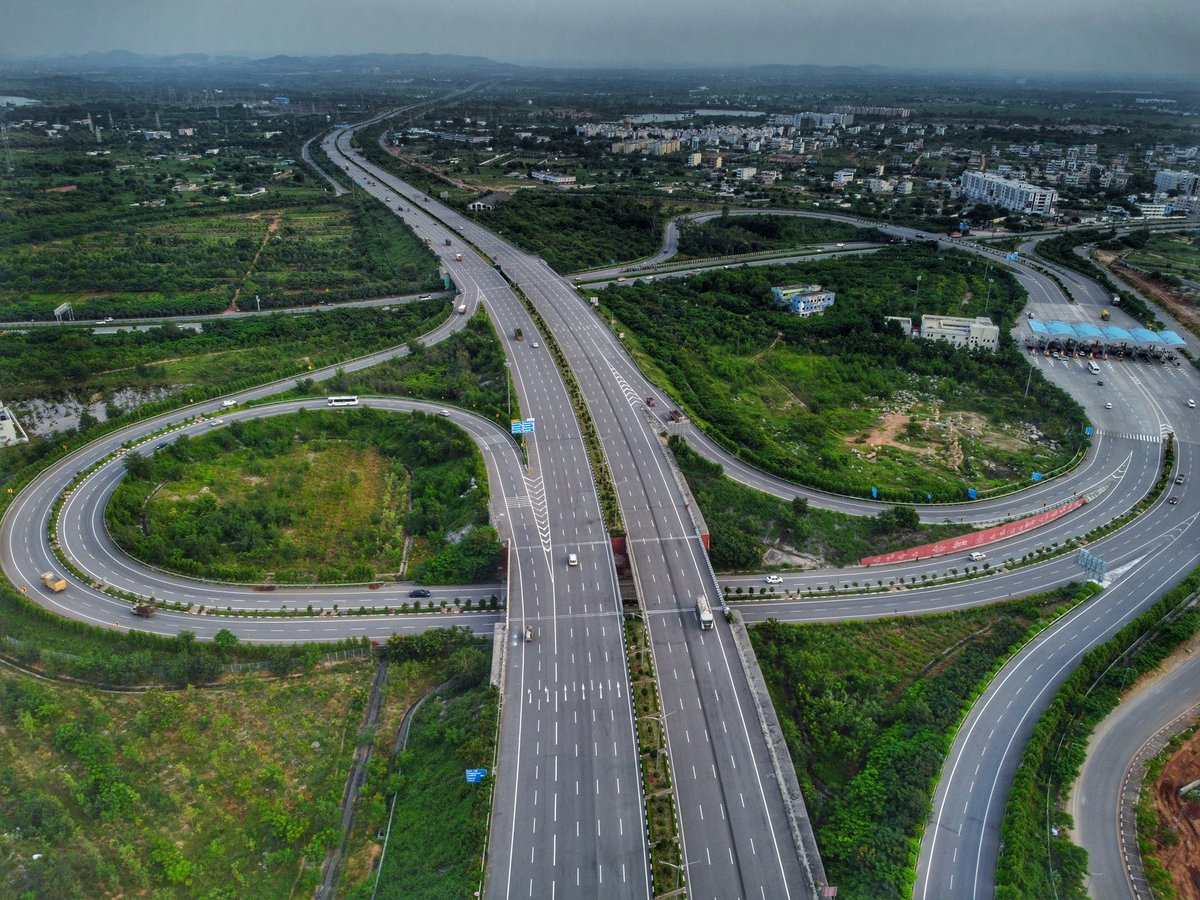 Shutterpillar_'s tweet photo. If you don’t know where you are going, any road will take you there 🚘
.
.
.
.
#Hyderabad #HyderabadRains #Telangana #KTR #ORR
#AskKTR https://t.co/ShzOnOHs7z