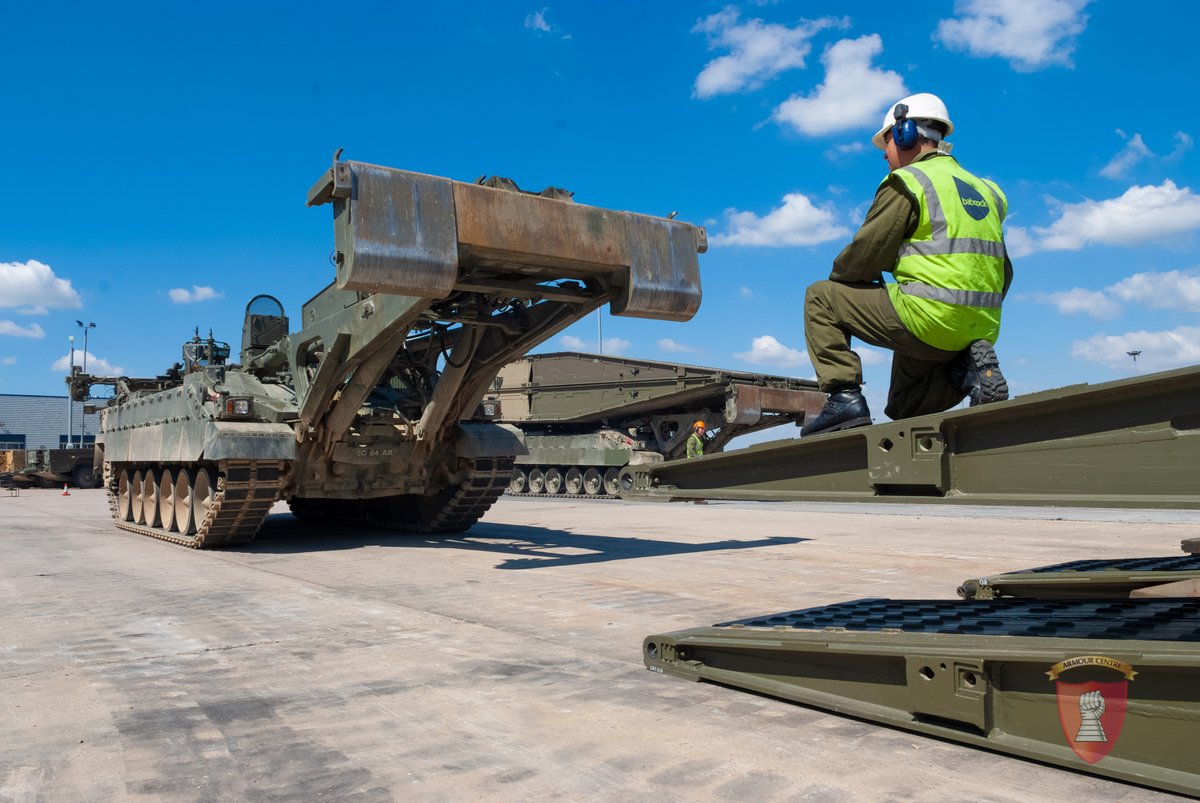 armycmc's tweet photo. Students being trained on the mighty
Titan Armoured Fighting Vehicle.
It takes skill to manoeuvre these vehicles!
#titan #armouredfightingvehicle #bridgelayer
#engineers #trackedvehicles #training #army
#bethebest #shootmovecommunicate https://t.co/T5JRafio31
