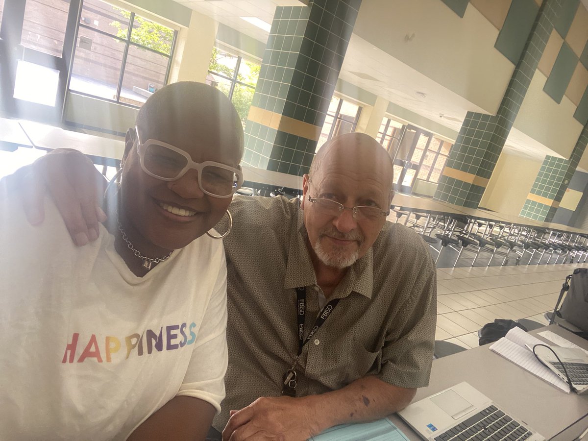 JUSTDINA6's tweet photo. Mr. Hartman made me &amp; my heart smile TODAY🥰
#icelover
#KnowYourImpact
#Gr8X2BaMAV

@sonicdrivein 
@CMSMavericks 
@FortBendISD https://t.co/77EtkXnhTd