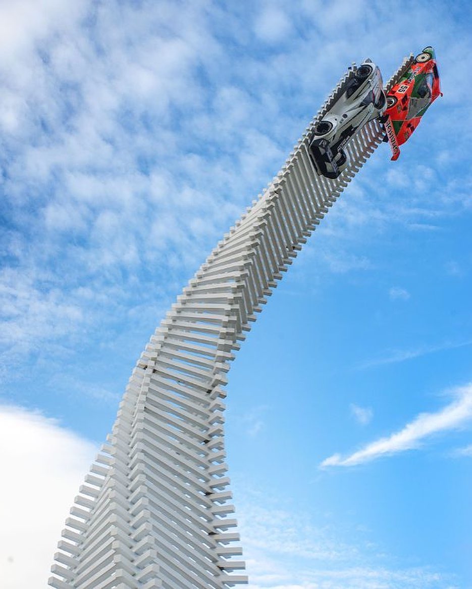 Goodwood Festival of Speed Installation by Gerry Judah / 2015. A twisted white tower holding two cars on top was the installation Gerry Judah has designed for this year’s edition of the Goodwood Car Festival.

#wood #woodworking #timber #timberarchitecture #urbanfurniture