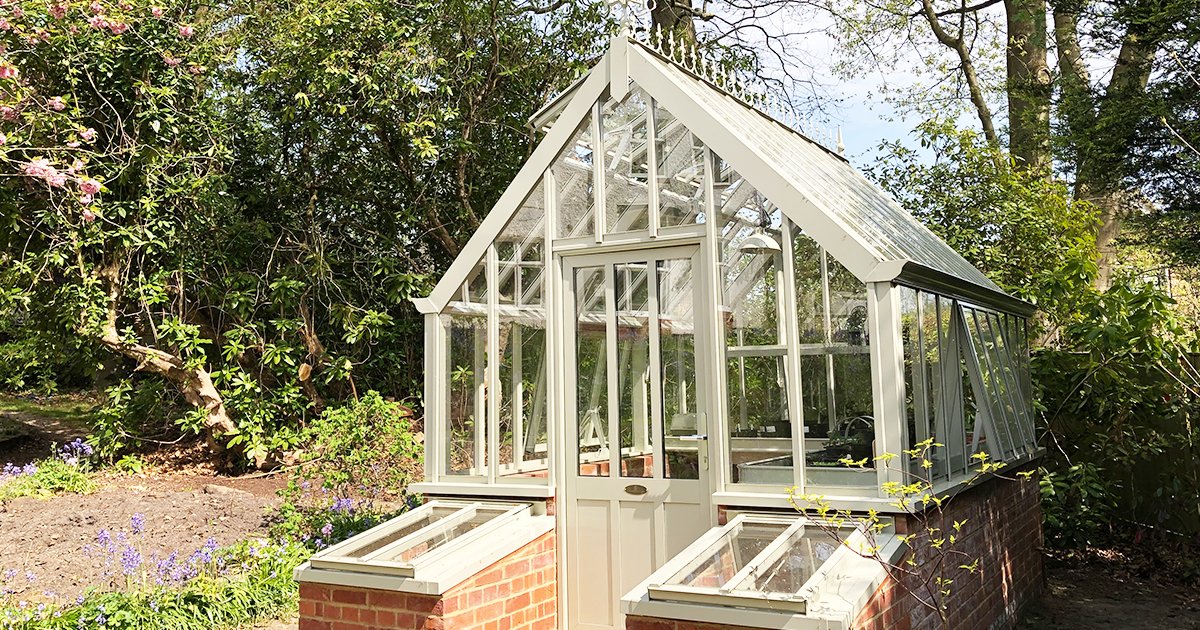 This gorgeous #glasshouse is a Sorrel, from our super <a href="/NGSOpenGardens/">National Garden Scheme</a> range. Each of these #greenhouses is a predetermined size, and the sale price includes a 5% donation to this amazing charity.
Find out more:
griffinglasshouses.com/greenhouse-col… #GriffinGlasshouse #NationalGardenScheme #NGS