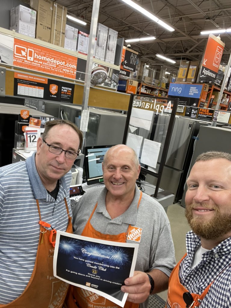 Credit club winner Jim enjoying his prize and award! <a href="/jccaples06/">Chris Caples</a> <a href="/latinangel228/">Stacy Oliveras</a> @CapriceAsds <a href="/mattbabcock20/">Matt Babcock</a>