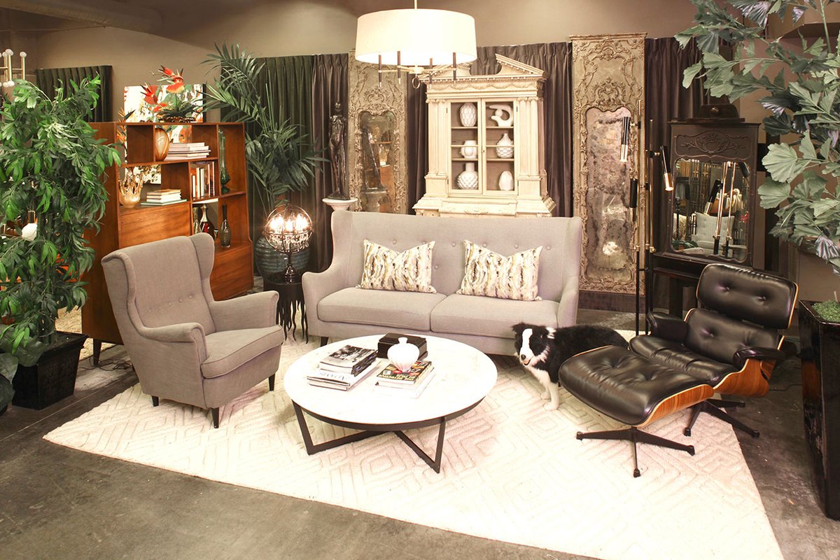 decoratingpages's tweet image. My vision for this podcast is that it becomes a tool for people who are just starting out or are thinking about jumping into this industry. 📚

I hope that a student will hear a tip and be inspired by it. I hope to play a part in shaping the next generation of #SetDecorators!