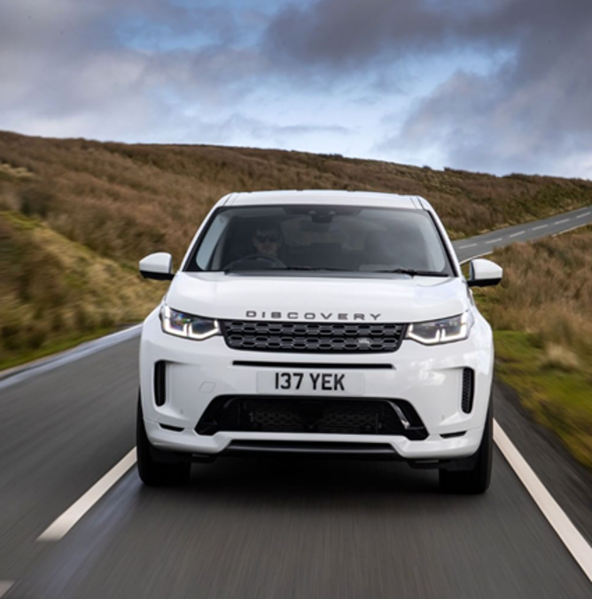 conlansJagLR's tweet photo. The Discovery Sport’s enhanced comfort and convenience features make adventure easy. 
Discover more: https://t.co/HHu2Fq5mOx

#Design #FamilyAdventure #Adventure #Exploration #FamilySUV #Travel #AutomotiveDesign #MHEV https://t.co/WBo73AkCOS