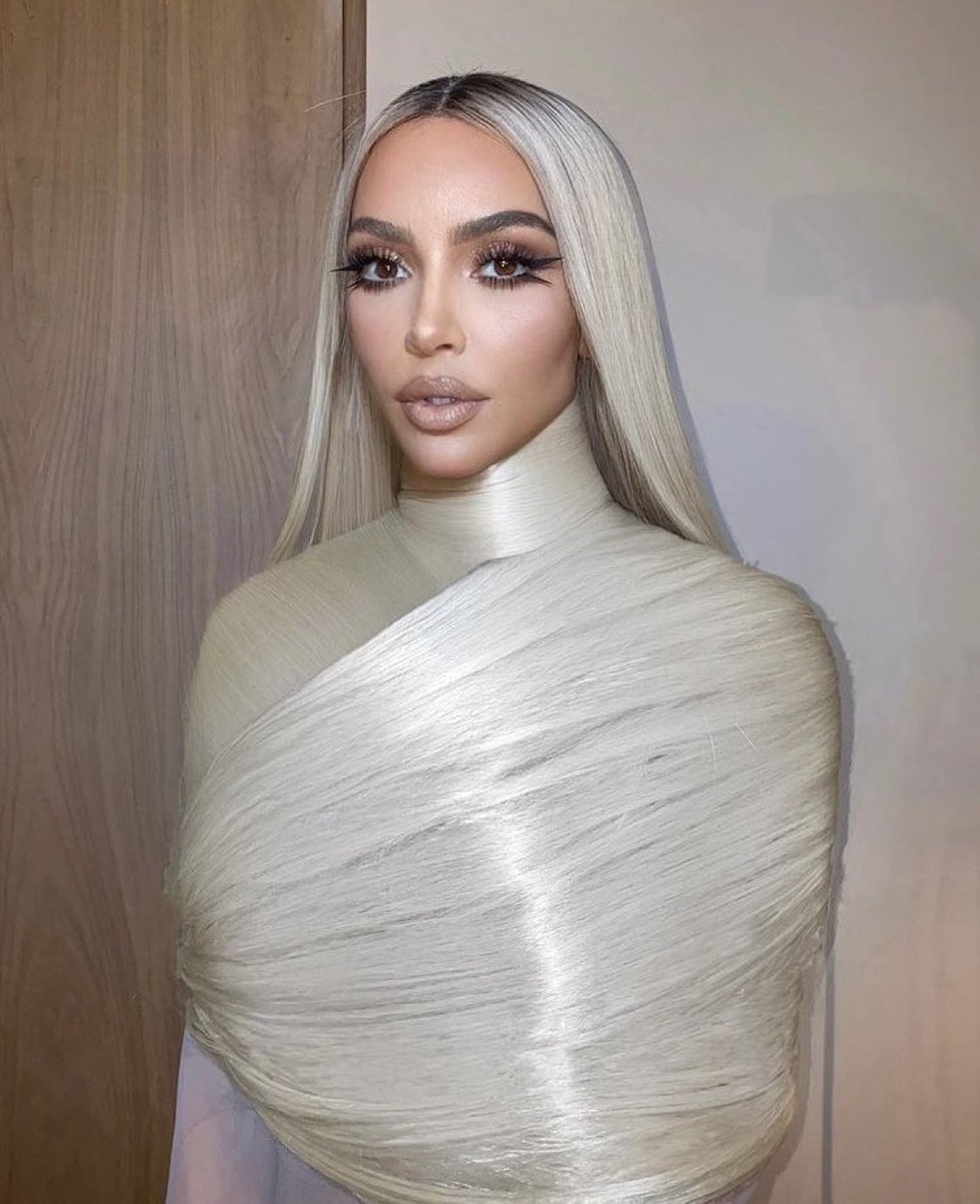 yougonfinna's tweet photo. Kim Kardashian looking like all 4 Little Mix members mixed into one https://t.co/VRyiWgwvzc