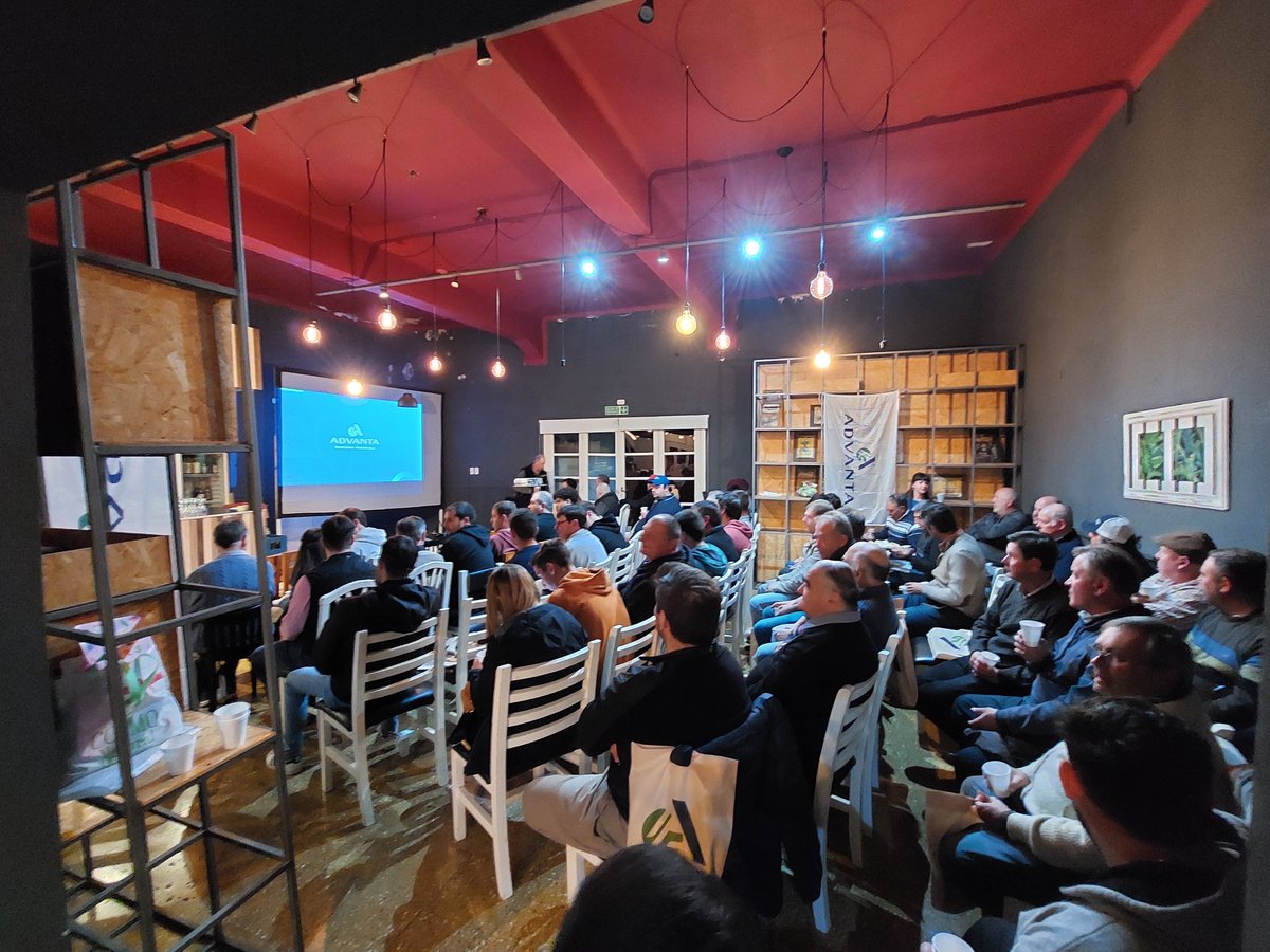 pablopaez21's tweet photo. Jornada técnica @advantaseedsarg #ForrajerasArgentinas
📍Sampacho Córdoba
✅️Presentación de resultados de híbridos de Maíz Advanta en la zona
✅️Manejo eficiente del cultivo de Sorgo para ser más eficientes=mejores resultados
✅️Pulgón Amarillo #Aphix
✅️Girasol ADV https://t.co/W85sZsyV2e