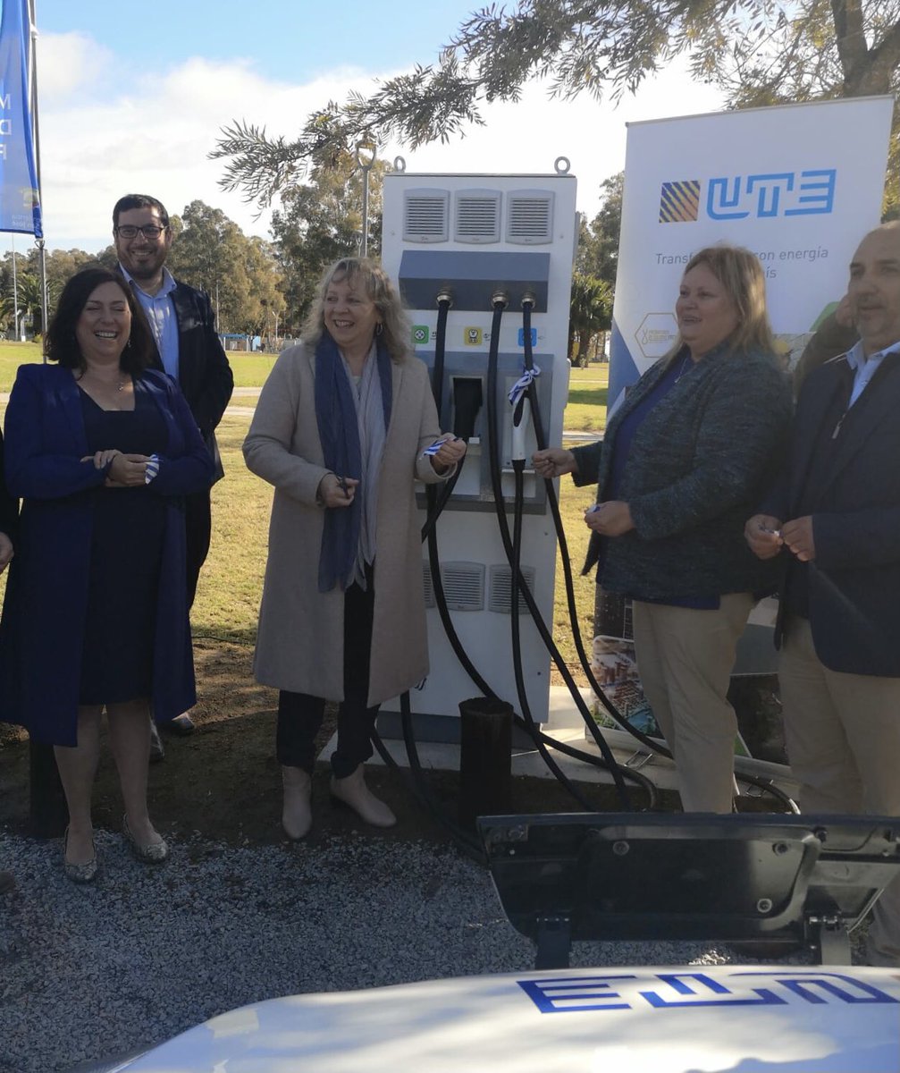 FayeOConnor2030's tweet photo. El primer viaje afuera del Montevideo en el nuevo jaguar eléctrico. 
Un honor apoyar el desarrollo y transporte sustentable y limpio en todo Uruguay - y el liderazgo de los individuos y equipos involucrados. 
🚗⚡️🌎 https://t.co/mPkgir6Pr3