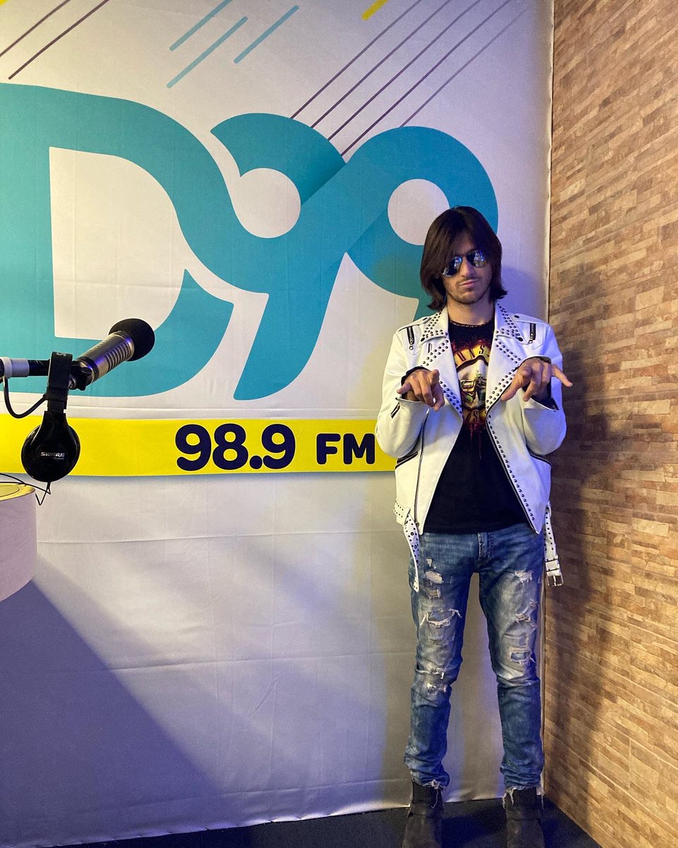 OscarBurgos_'s tweet photo. Que gusto fue haber estado participando esta semana en D99 98.9 FM en el “morning show” de 6 a 9 AM con @jorgecavazosr, la pasa uno bien presentando música 🤘
Próxima semana seguimos! :)

https://t.co/jrav5xpKQs https://t.co/iRyMYN7jV5