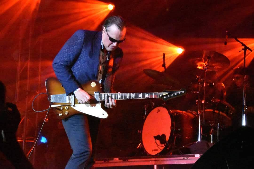 In case anyone wants to my abilities for live show shots, these are untouched raw photos