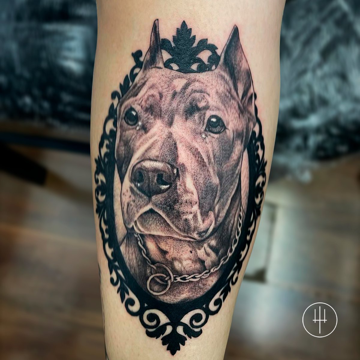 El perro doberman es un amigo fiel y leal que cuidara de ti en todo momento gracias a su gran capacidad de observar y estar alerta. 

Tatuaje hecho por Victor. 
Cotiza tu tatuaje y agenda cita ¡YA! 

#infiernotatuajes #mejorestatuadorescdmx #tatuajescdmx
