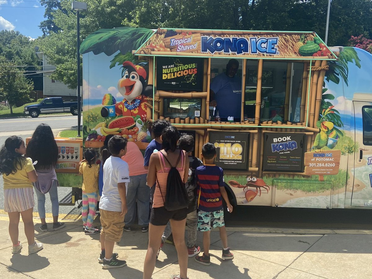 MHES_Principal's tweet image. Enjoyed our Principal and AP meet and greet today! We got a chance to meet our amazing students and families as we enjoyed some Kona Ice! Excited for the days ahead! #engagingcommunity #mustangnation @SimhonIlana @MeadowHallLMC