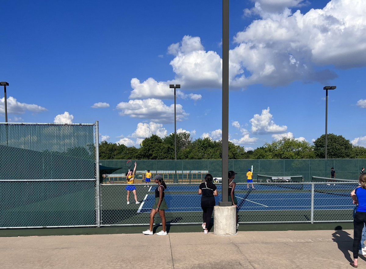 Nich_Econ's tweet photo. Awesome afternoon watching @FHSRaccoons tennis battle on the courts! Way to go tennis! https://t.co/tx5gMKVeKq