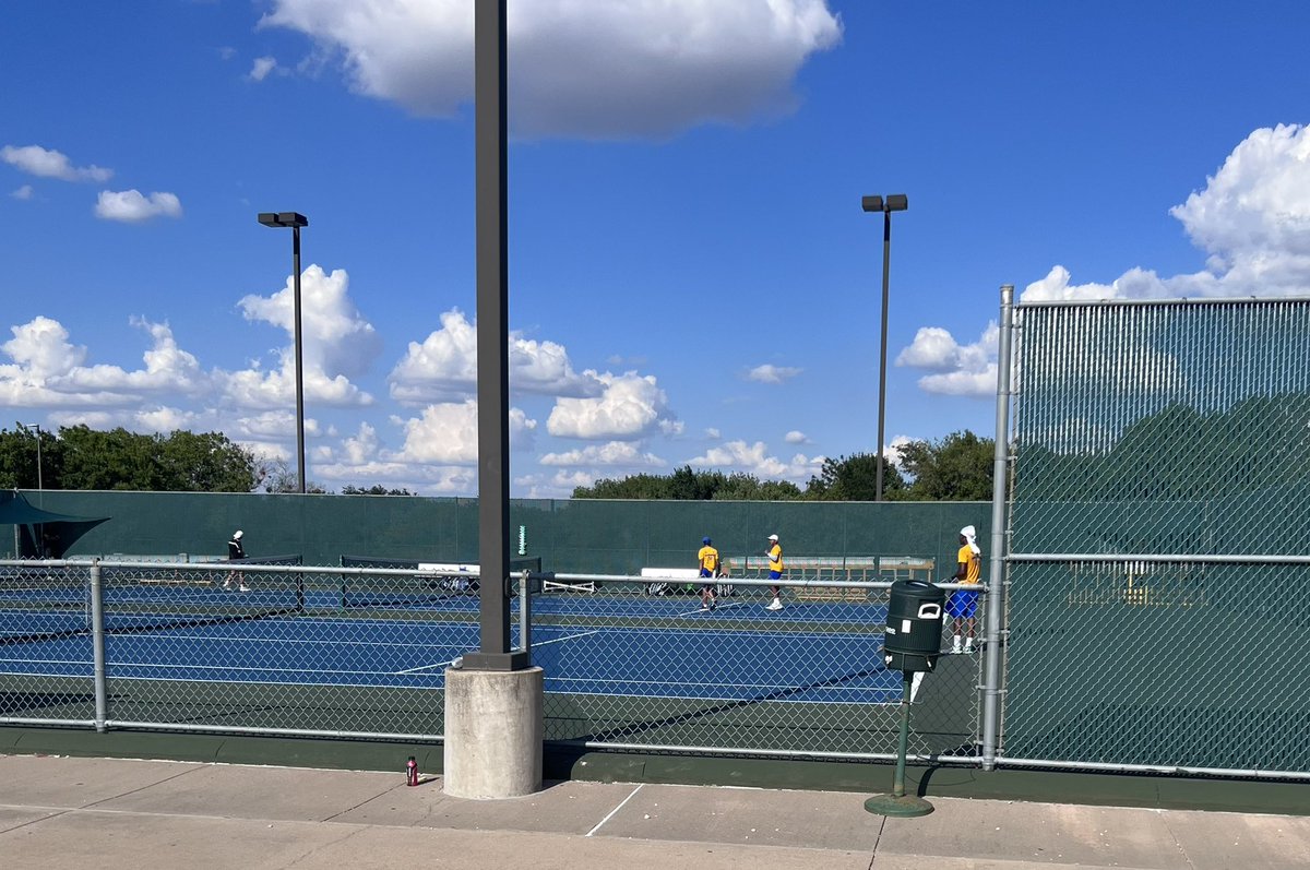 Nich_Econ's tweet photo. Awesome afternoon watching @FHSRaccoons tennis battle on the courts! Way to go tennis! https://t.co/tx5gMKVeKq