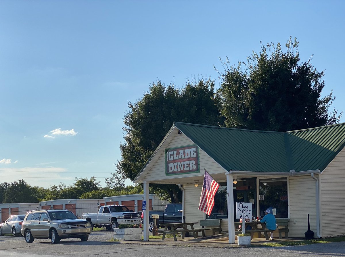 ChristianKaposy's tweet photo. Catfish Friday at The Glade Diner and a jamboree at the alma mater. Makes for a good end to the week.

Where you at @NicScrenock? https://t.co/Oespc0e2N0