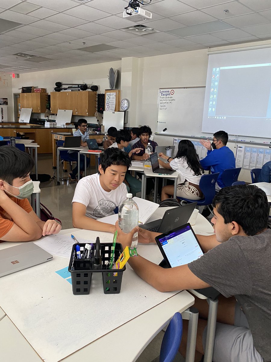 ApGvs's tweet photo. Cartesian divers in physics 2 to bridge together density, pressure, and pascals #physicsisfun #apphysics2 #TitanNation #fluids https://t.co/4R8KrY3prI