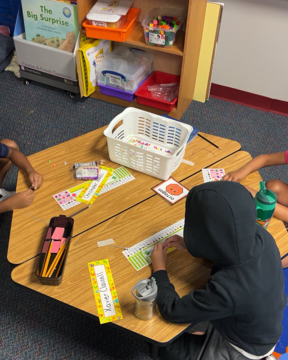 MsHusemanHE's tweet photo. First grade, first week! We read Our Class is a Family and made class bracelets with beads! It’s gonna be a great year! #leaplovelearn @HumbleISD_RPE https://t.co/NzfgKiAhju