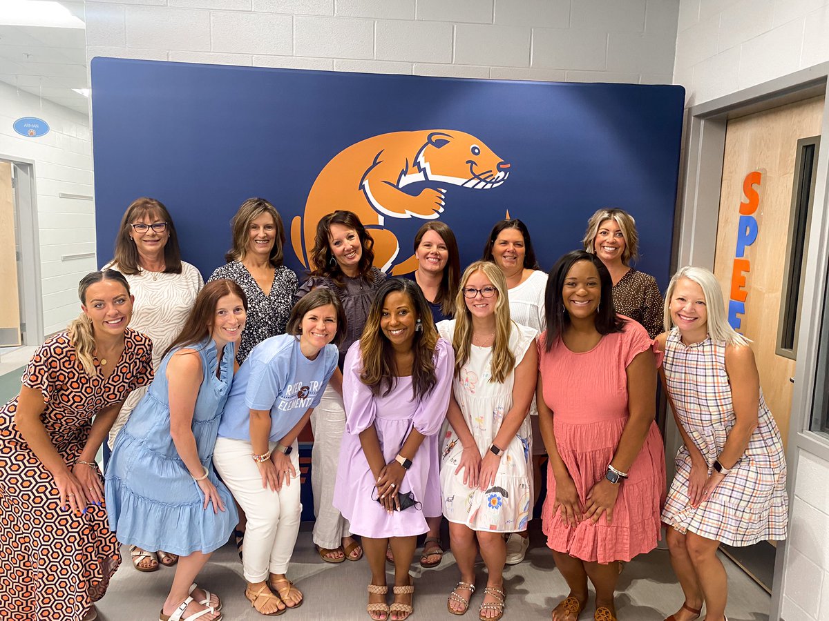 mshurinRTES's tweet photo. Happy 4th year of kindergarten! This year is already so amazing. We have the best team, 17 of the sweetest kinders and I have a WONDERFUL new assistant, Kim Myers, who was a teacher on my team last year! 💙🧡🤩 #noplaceidotterbe https://t.co/OUQkHx1d3e