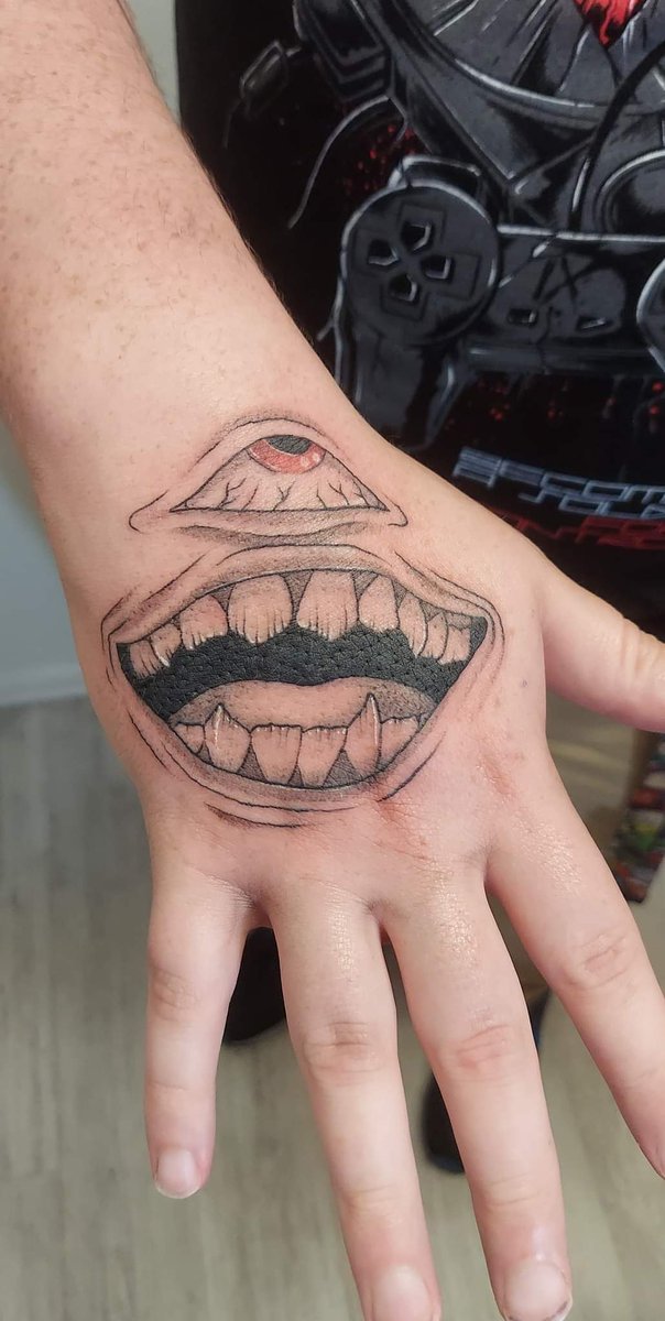 TerrorSharkTTV's tweet photo. New tattoo super stoked how it came out if anyone has seen jjk you'll know now for so many more to come!! #JujutsuKaisen #tattoo #sukuna https://t.co/Y2nOIV7JzU