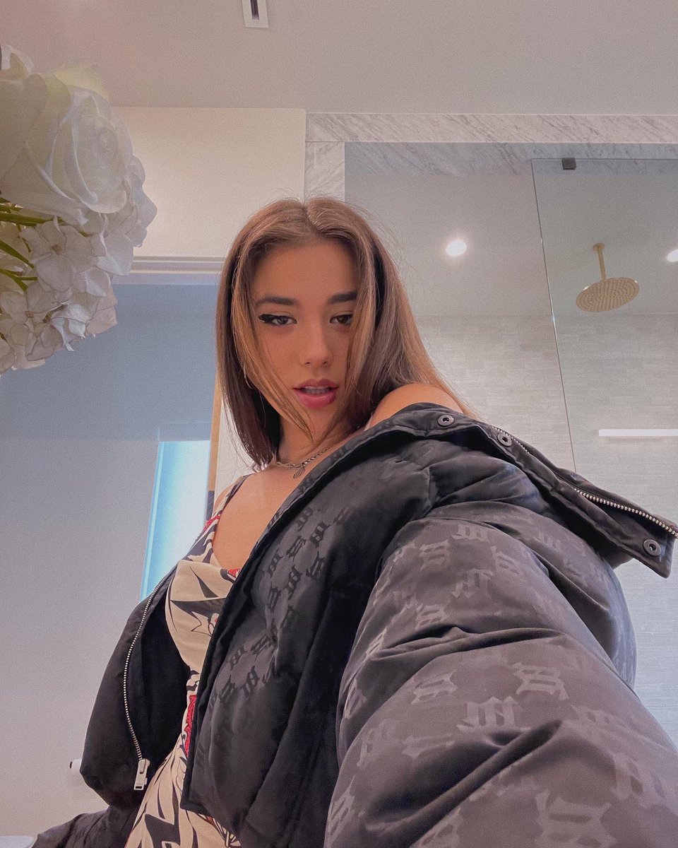 alainacastillo5's tweet photo. me : recently ☎️🍷🕊 drop a 💕 if you’re ready for tour &amp; new music <3 https://t.co/3kceX2qGlg