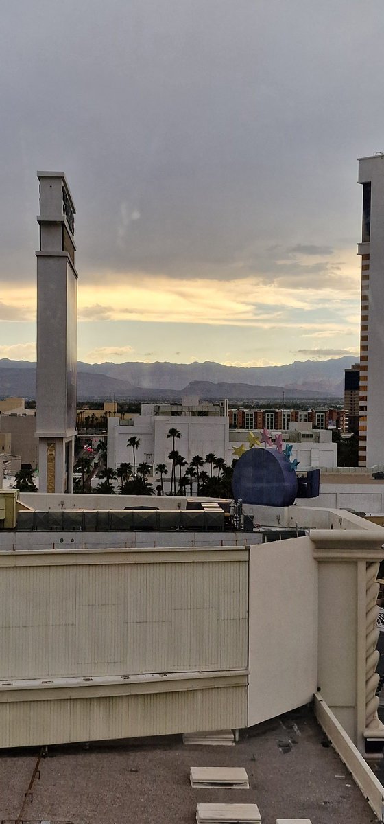 ZephrFish's tweet image. There&apos;s a storm coming in, stay safe out there @defcon folks #defcon #DEFCON30 #Defcon2022