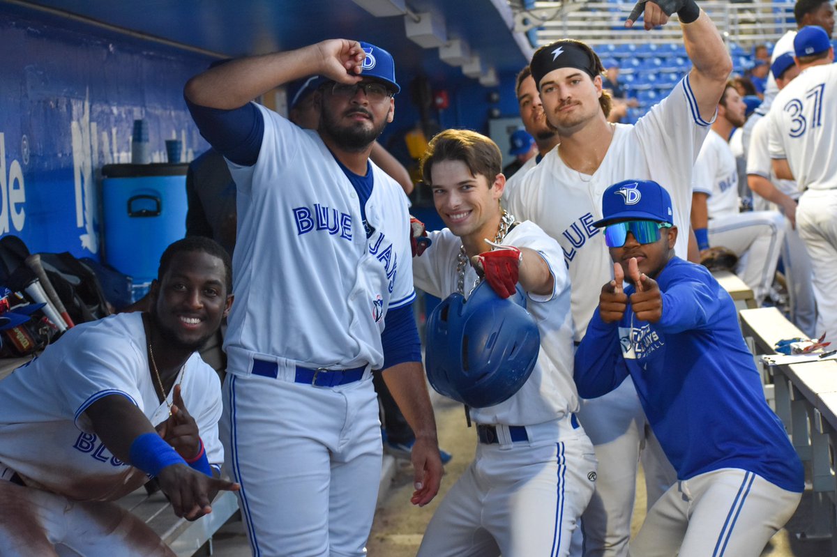DunedinBlueJays's tweet photo. A McCarty Party started at TD Ballpark 💥

First pro home run for @Ryan_McCarty22 ties it at ✌️ https://t.co/Y4ct9Cgonc