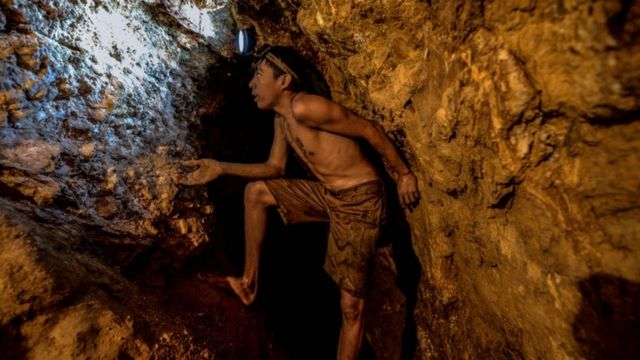 ¡Ladrones!
Ésa actitud de Gran Bretaña,
reteniendo el oro de Venezuela,
es la  misma de USA,
con el oro de Libia e Irak.