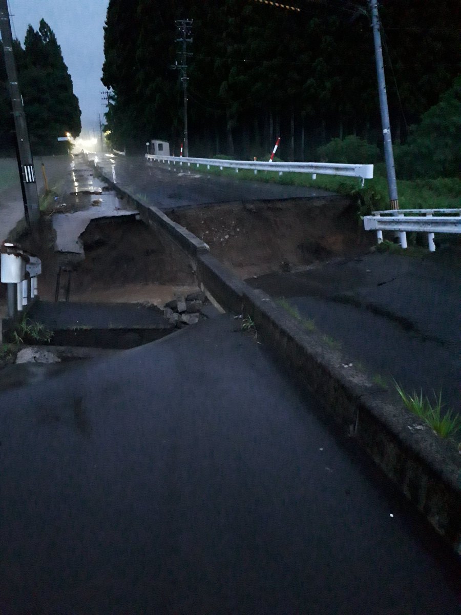 Satomaki1010mi's tweet photo. 秋田県比内町味噌内川氾濫！
県道22号線、大葛方面は通行止めです！ https://t.co/RQkeOfMJKx
