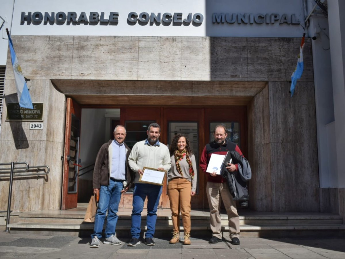 mlauramondino's tweet photo. El Club Echeverría es un clásico de barrio #Candioti: tiene 81 años de vida y ofrece actividades para toda la comunidad 👨‍👩‍👦‍👦
Con Sebastián, Marcelo y Mario charlamos sobre la historia de la institución y los desafíos que vienen 💪
Felicitaciones!
#SantaFeCapital  #clubes https://t.co/xZGqrKOXKn