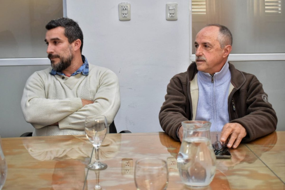 mlauramondino's tweet photo. El Club Echeverría es un clásico de barrio #Candioti: tiene 81 años de vida y ofrece actividades para toda la comunidad 👨‍👩‍👦‍👦
Con Sebastián, Marcelo y Mario charlamos sobre la historia de la institución y los desafíos que vienen 💪
Felicitaciones!
#SantaFeCapital  #clubes https://t.co/xZGqrKOXKn