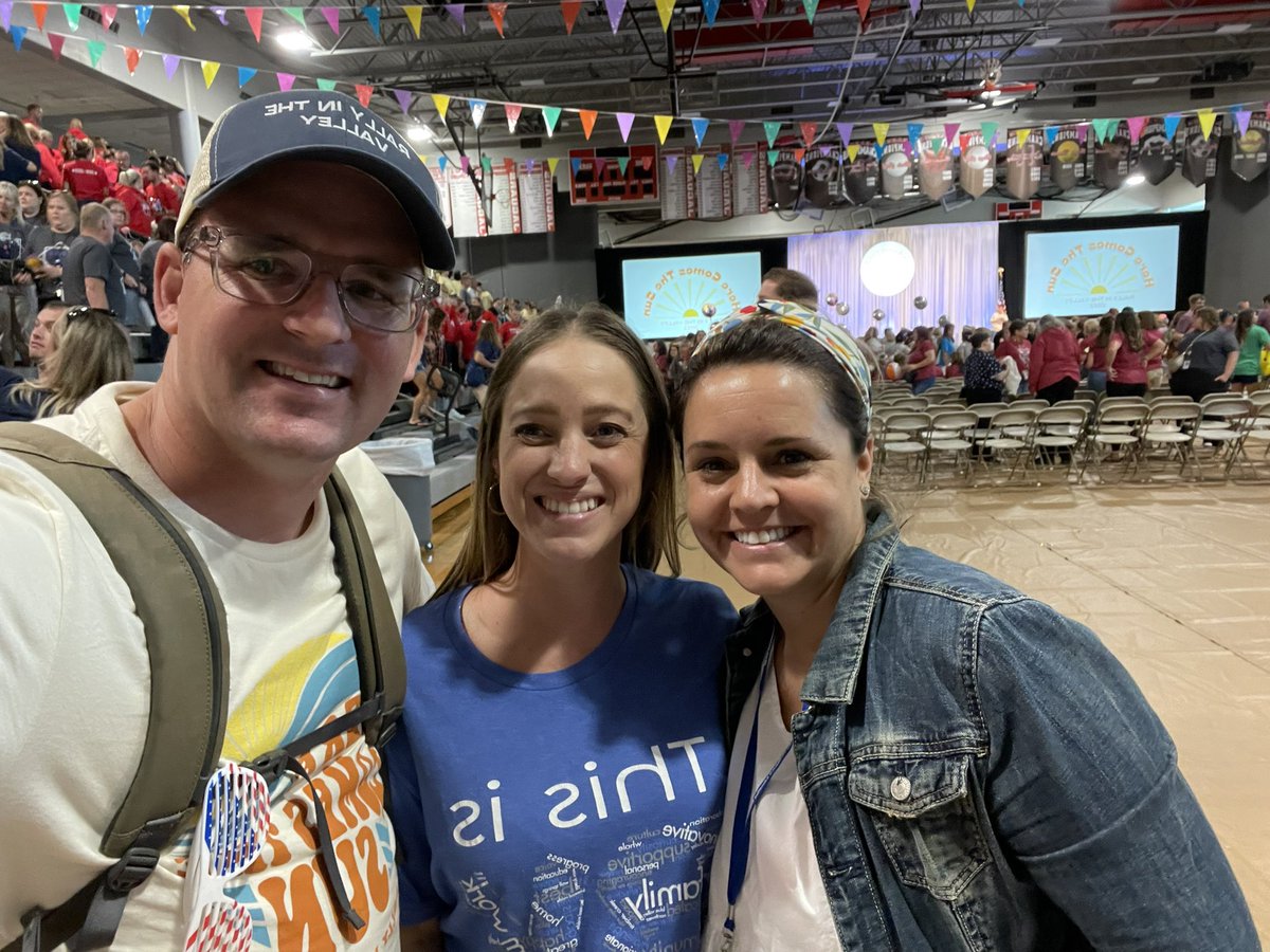 bmos's tweet photo. New school year with my new blended learning teammates! #BVTogether #B2SBlueValley #BVBlendED @casey_krouse @loslade https://t.co/jw0hveUJWc