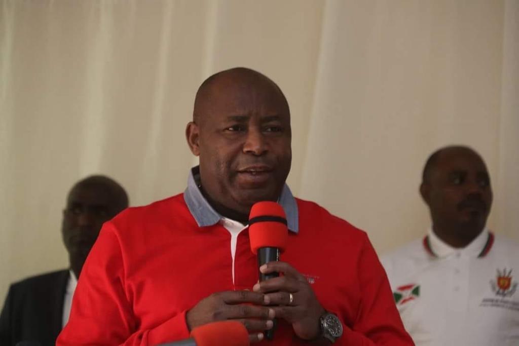 Umugambwe #FNL urateye intege Nyenicubahiro Umukuru w'Igihugu cacu <a href="/GeneralNeva/">SE Evariste Ndayishimiye</a> muri iyo ntumbero yo kuja inama n'ingingo n'Imigambwe eka mbere n'ibisata vyose bigize ubuzima bw'Igihugu.
<a href="/RTNBurundi/">RTNB</a> <a href="/BurundiGov/">Primature de la République du Burundi</a> <a href="/CnddFdd/">CNDD-FDD</a> 2/2