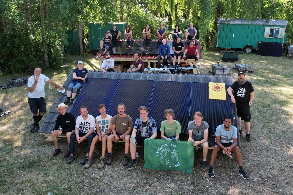 ☀️ Heute hat unser zweiwöchiges Sommercamp geendet, bei dem wir Hilfskräfte für die Installation von Photovoltaik-Anlagen ausgebildet haben.
Es war ein voller Erfolg! 🥳