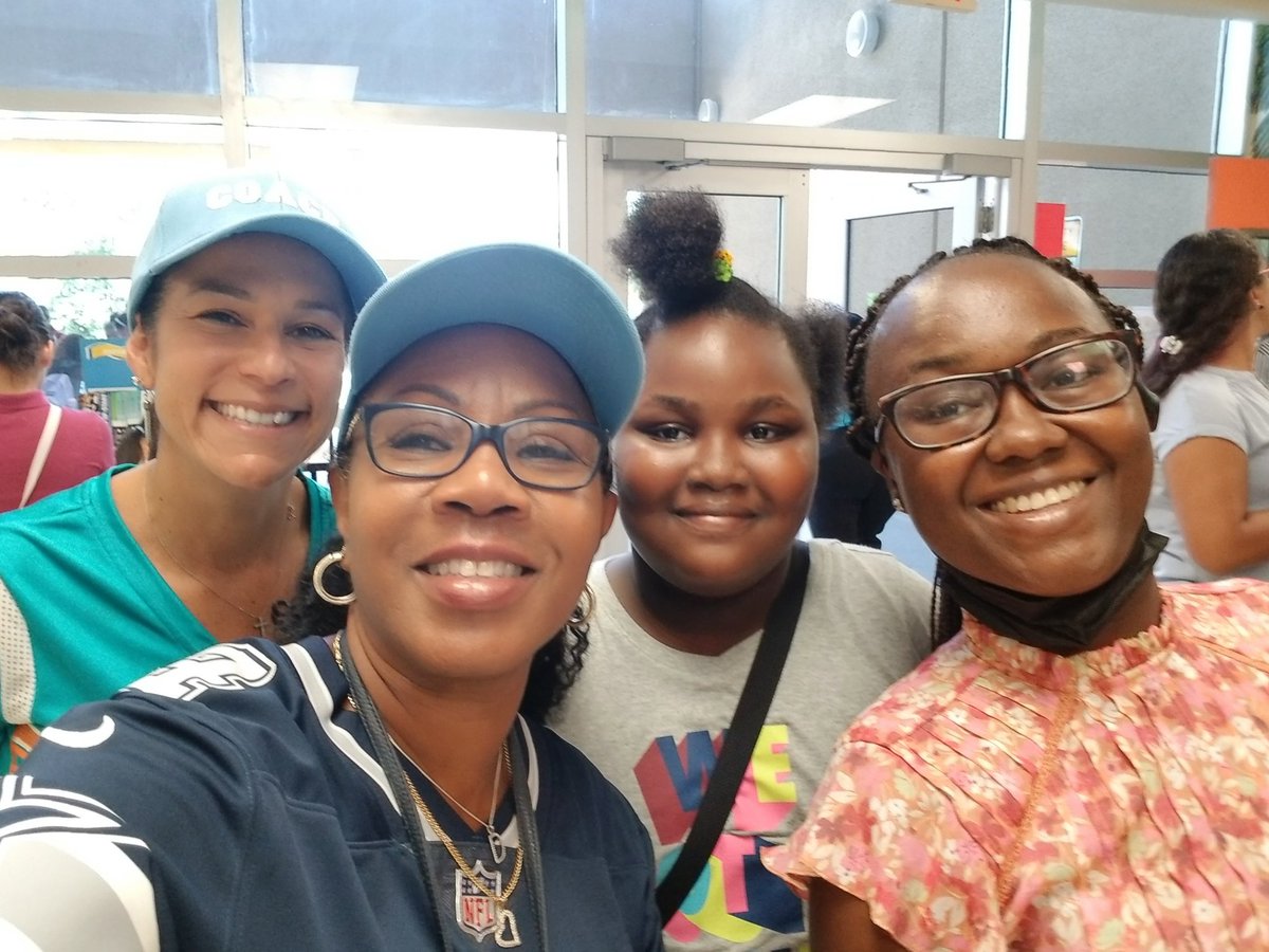 DavidLawrenceK8's tweet photo. #Dropinday @DavidLawrenceK8 #tallestkidintheshool #Happyfaces @MDCPSNorth @MDCPS https://t.co/HPgduIvxFZ