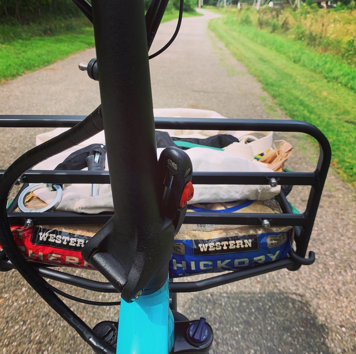 ModeShiftKzoo's tweet photo. Took the @ternbicycles family SUV to get supplies for cherry-smoked chicken tonight. Yum!
#ThisIsACustomer #ThisIsWhatACustomerLooksLike
#BetterByBike #OneLessCar #IBikeIVote #BikeZoo #MovePortage #ModeShiftKzoo #CargoBikeLife https://t.co/dRA5MGKsgl