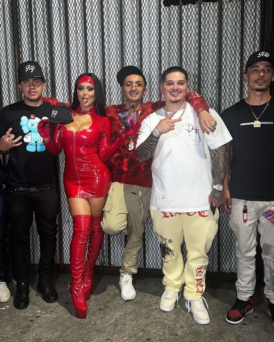 Alexisverasss's tweet photo. Yeah It’s True 😈‼️
Posted with Big @bennysoliven and @Jen_ny69 🏚
#DLC #burnthatshit
#DeLaCalle #hp #hprecords #clikashit #Stockton #outthemud #mudville #dlc #portcity #yeahitstrue #itsreallytrue #209shit #maloshabitos
#losdelpuerto #ranchohumilde #hprecords https://t.co/jJOePzUtrK