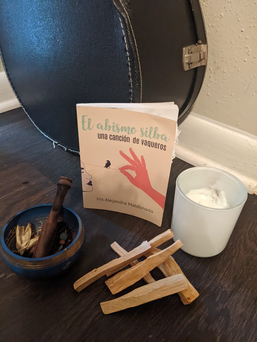 ProyectoLitPR's tweet image. “tan oscura como transpiración de piel nunca quise estar sola

ahora gato y secreto negro me bastan”

Fragmento gota: El abismo silba una canción de vaqueros, Iris Alejandra Maldonado

#PLPR 
#Proyectolitpr
#Digitalhumanities