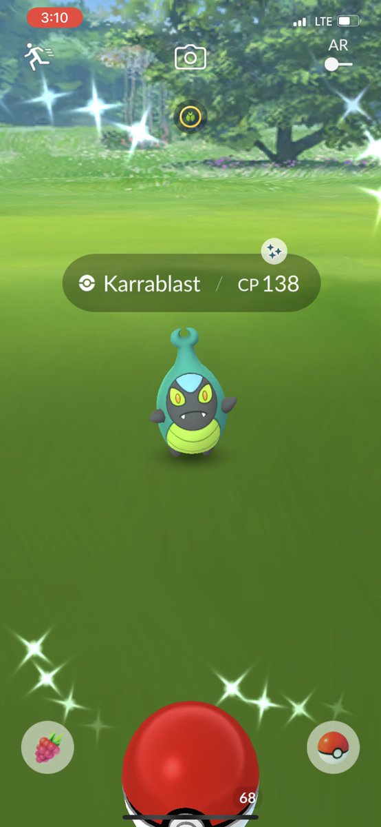 sky_cnvs's tweet image. Back to back shinies at the same pokestop. Kinda cracked