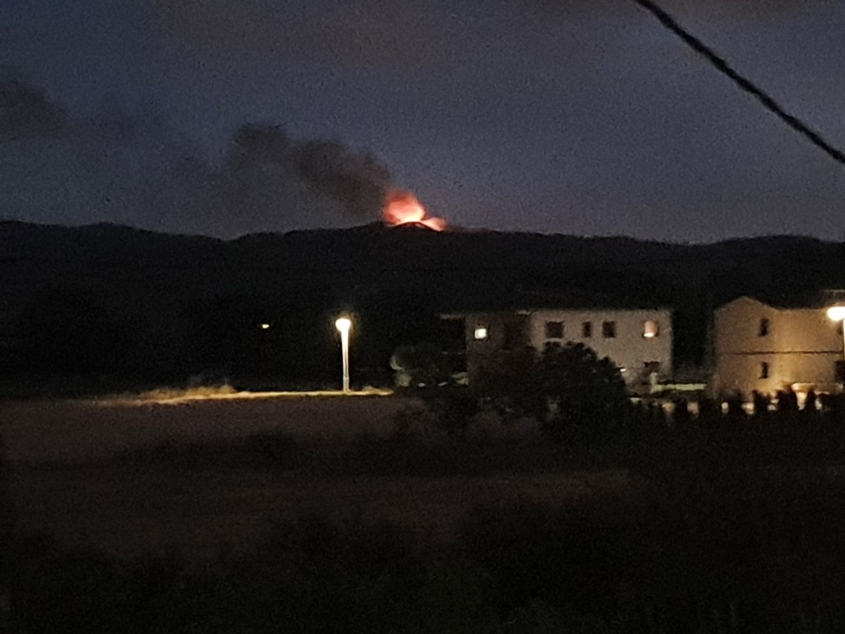 LluisSas's tweet photo. Sembla que continua actiu!!!! 😰😰 @bomberscat @gencat @FedADFGavarres @SantMartiVell @ajcelra @Cati_Girona @324cat https://t.co/JesVeMswUz